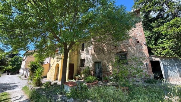 locale di sgombero in vendita a Vicopisano in zona Uliveto Terme