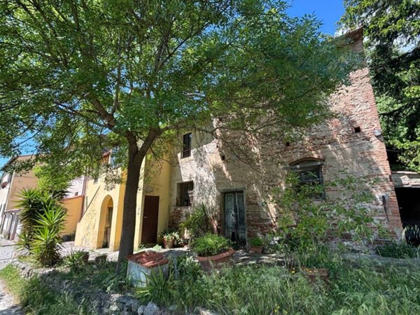 casa indipendente in vendita a Vicopisano in zona Uliveto Terme