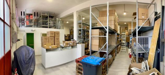 locale commerciale in vendita a Vicopisano in zona San Giovanni alla Vena