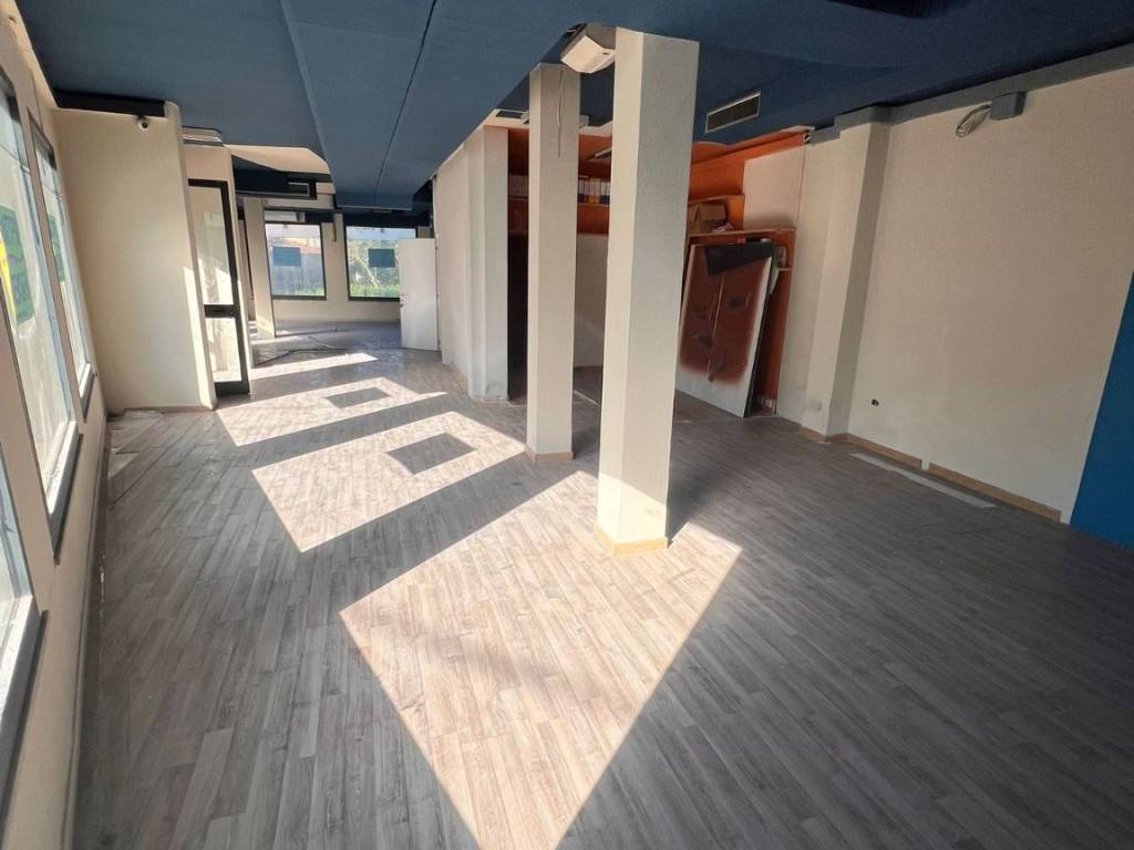 locale commerciale in vendita a Vicopisano