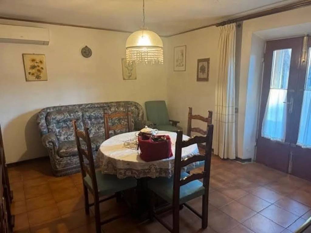 casa indipendente in vendita a Vicopisano in zona Caprona