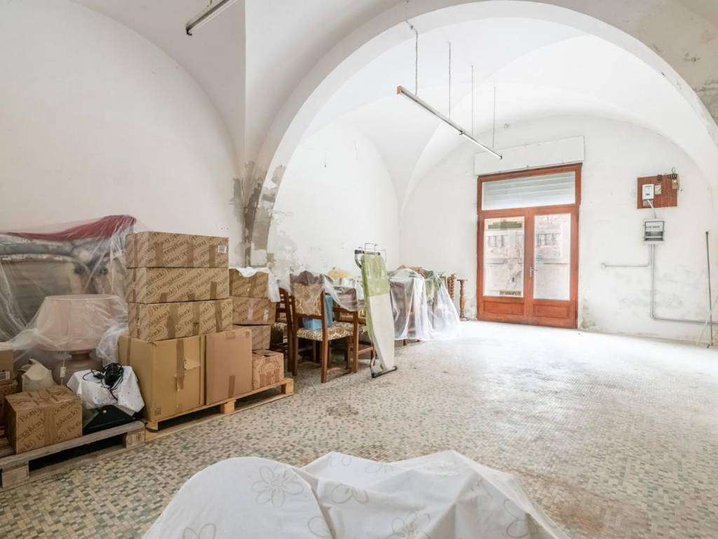negozio in vendita a Vicopisano