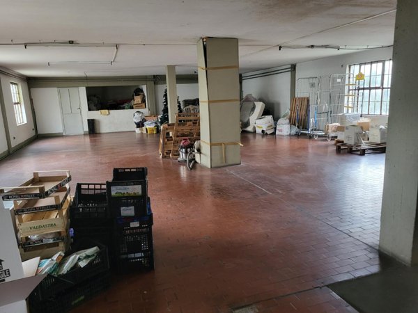 locale commerciale in vendita a Vicopisano in zona San Giovanni alla Vena