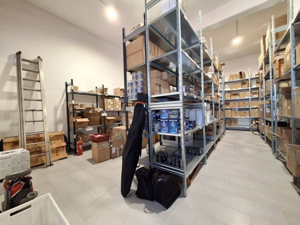 locale commerciale in vendita a Vicopisano