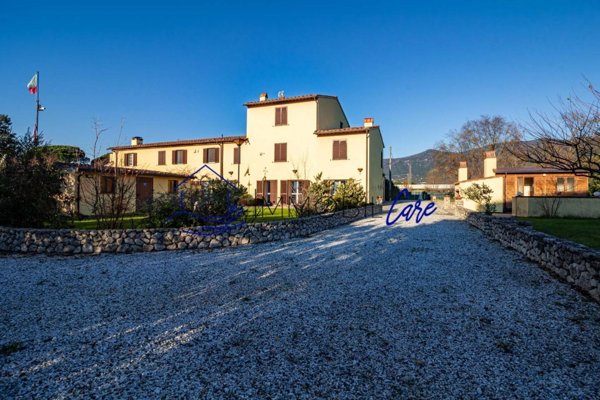 casa indipendente in vendita a Vicopisano in zona Caprona