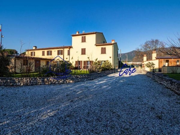 casa indipendente in vendita a Vicopisano in zona Caprona