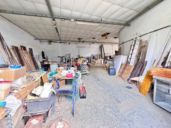 locale commerciale in vendita a Vicopisano in zona Uliveto Terme