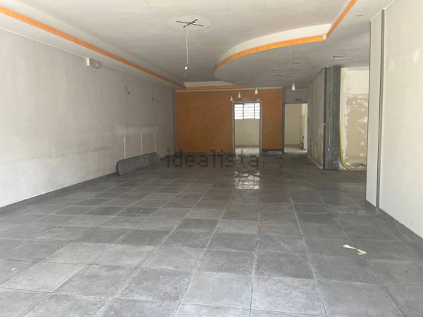 locale commerciale in vendita a Vicopisano