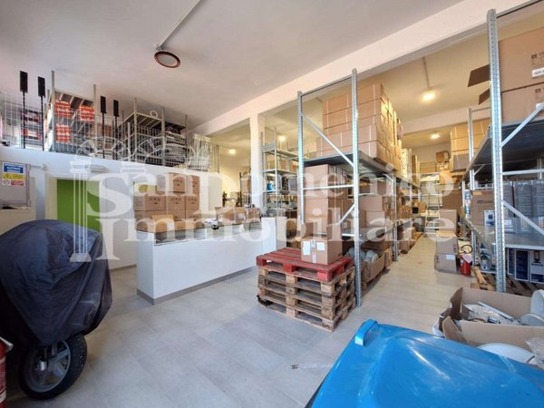 locale commerciale in vendita a Vicopisano in zona San Giovanni alla Vena