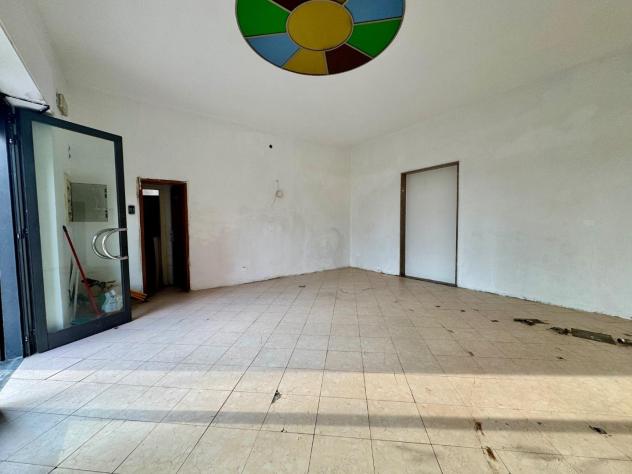 locale commerciale in vendita a Vicopisano in zona Uliveto Terme