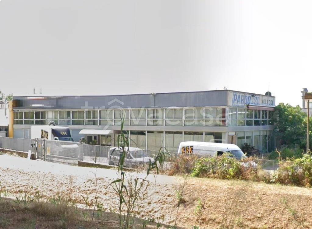 locale commerciale in vendita a Vicopisano