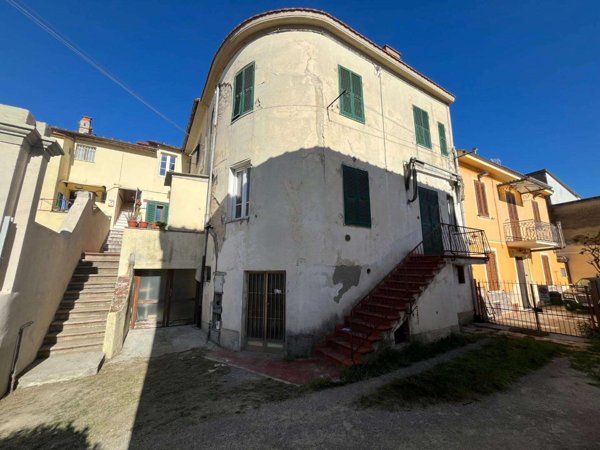 intera palazzina in vendita a Vicopisano in zona San Giovanni alla Vena