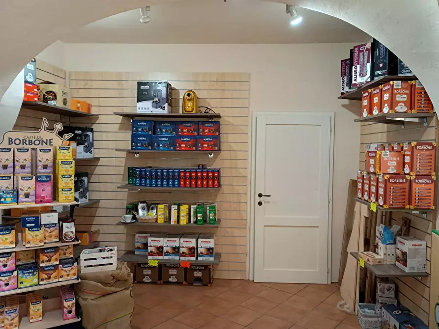 locale commerciale in vendita a Volterra