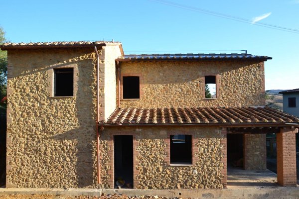 locale di sgombero in vendita a Volterra