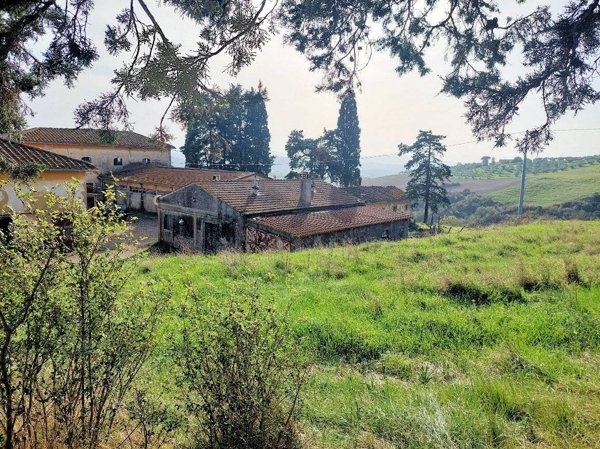locale di sgombero in vendita a Volterra