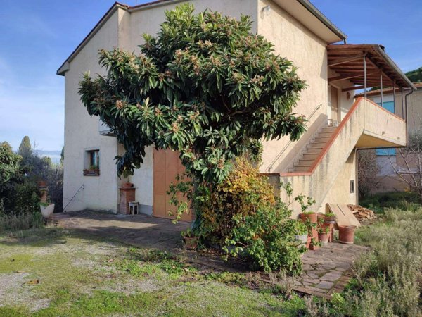 casa indipendente in vendita a Volterra in zona Villamagna