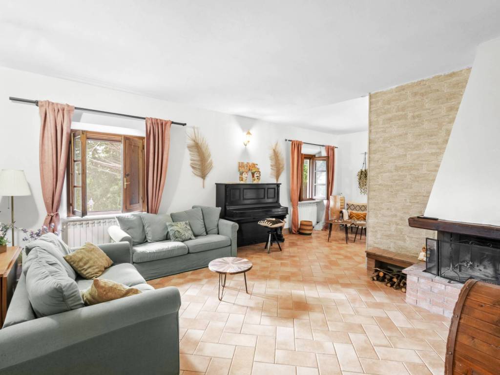 casa indipendente in vendita a Volterra in zona Mazzolla