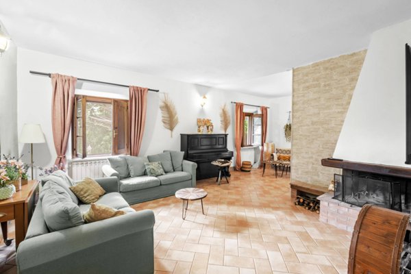 casa indipendente in vendita a Volterra in zona Mazzolla