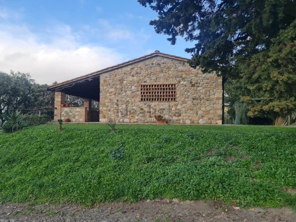 pentavano in vendita a Volterra