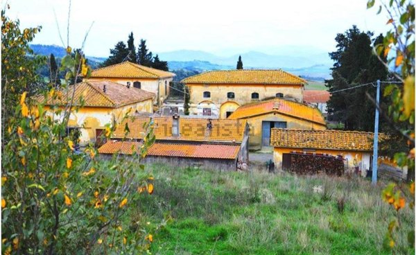 locale di sgombero in vendita a Volterra