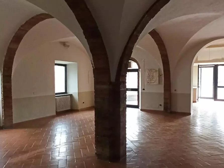 locale commerciale in vendita a Volterra