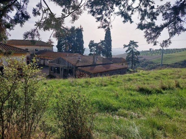 locale di sgombero in vendita a Volterra