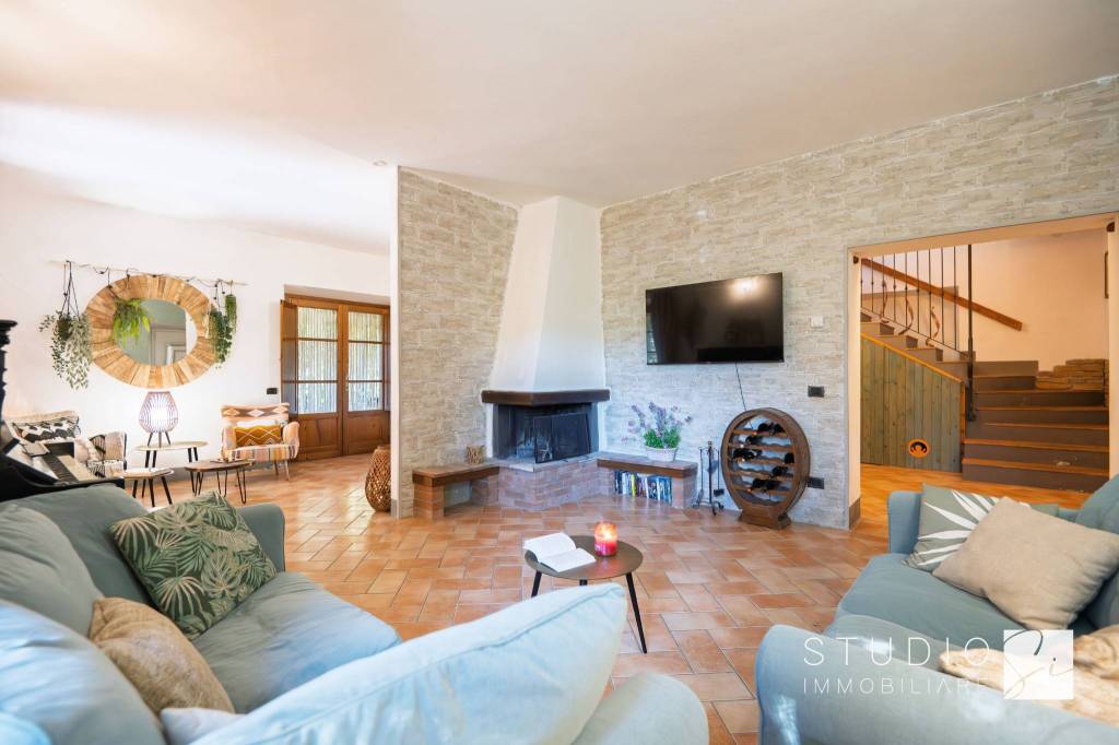 casa indipendente in vendita a Volterra in zona Mazzolla