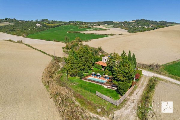 pentavano in vendita a Volterra in zona Mazzolla