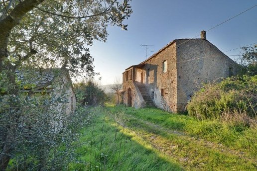 locale di sgombero in vendita a Volterra