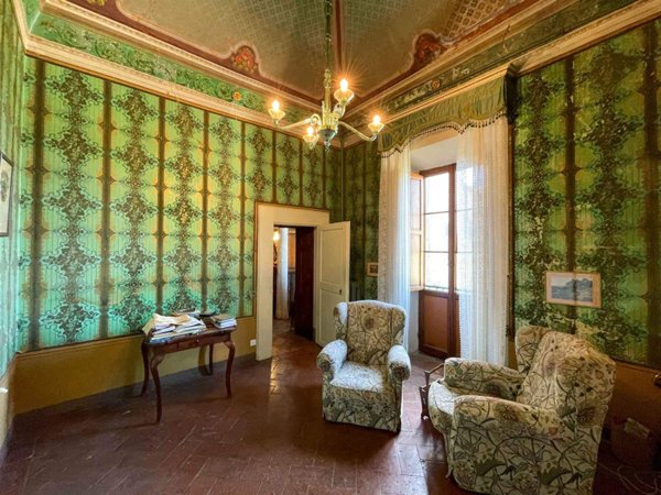 locale di sgombero in vendita a Volterra