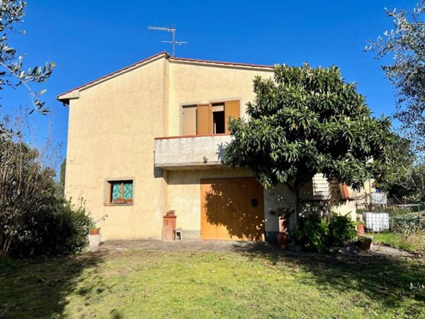 casa indipendente in vendita a Volterra in zona Villamagna