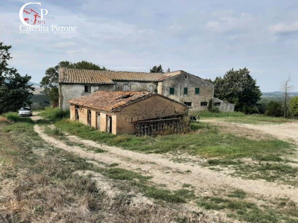 locale di sgombero in vendita a Volterra