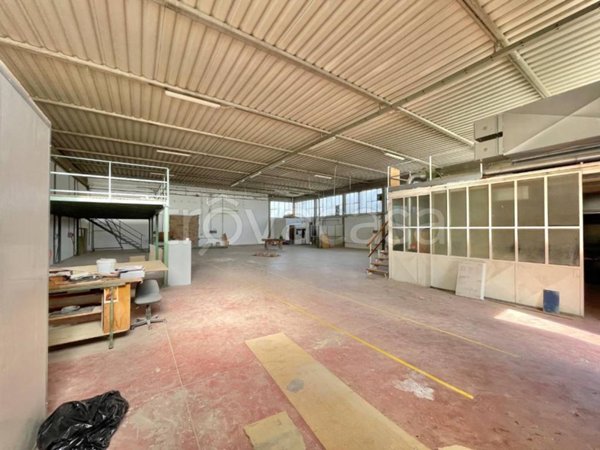 locale commerciale in vendita a Casciana Terme Lari in zona Perignano