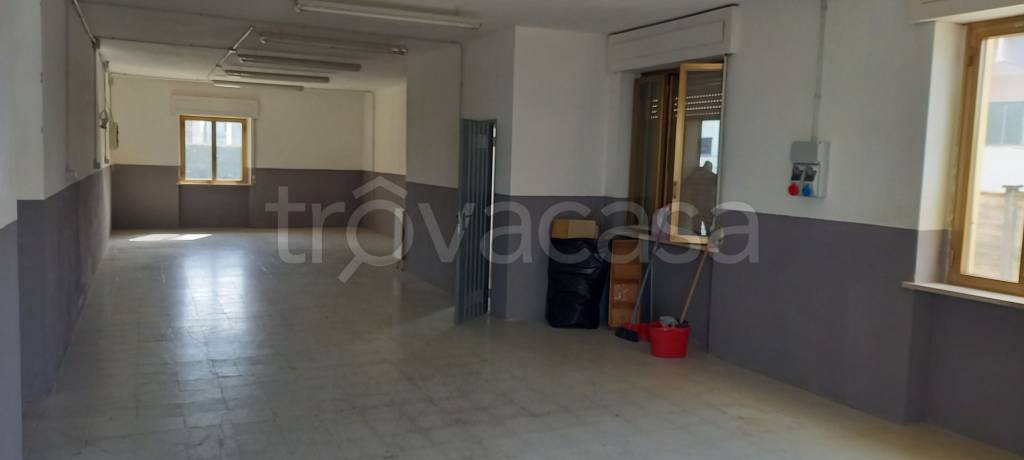 locale commerciale in vendita a Casciana Terme Lari in zona Perignano