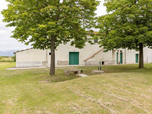 negozio in vendita a Casciana Terme Lari in zona Lari