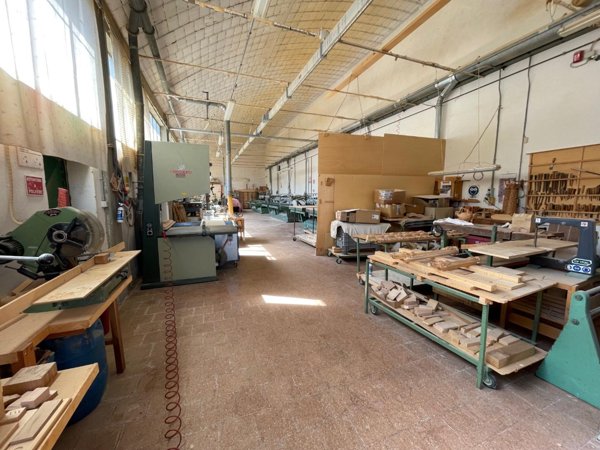 locale di sgombero in vendita a Casciana Terme Lari in zona Perignano
