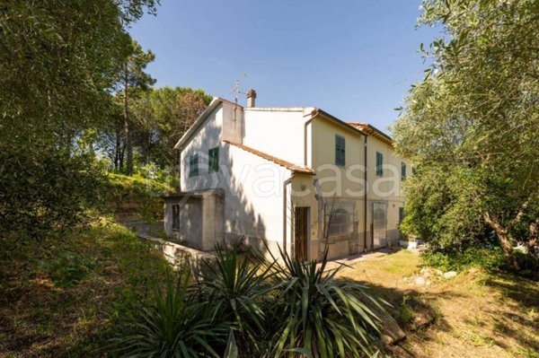 casa indipendente in vendita a Casciana Terme Lari in zona Lari