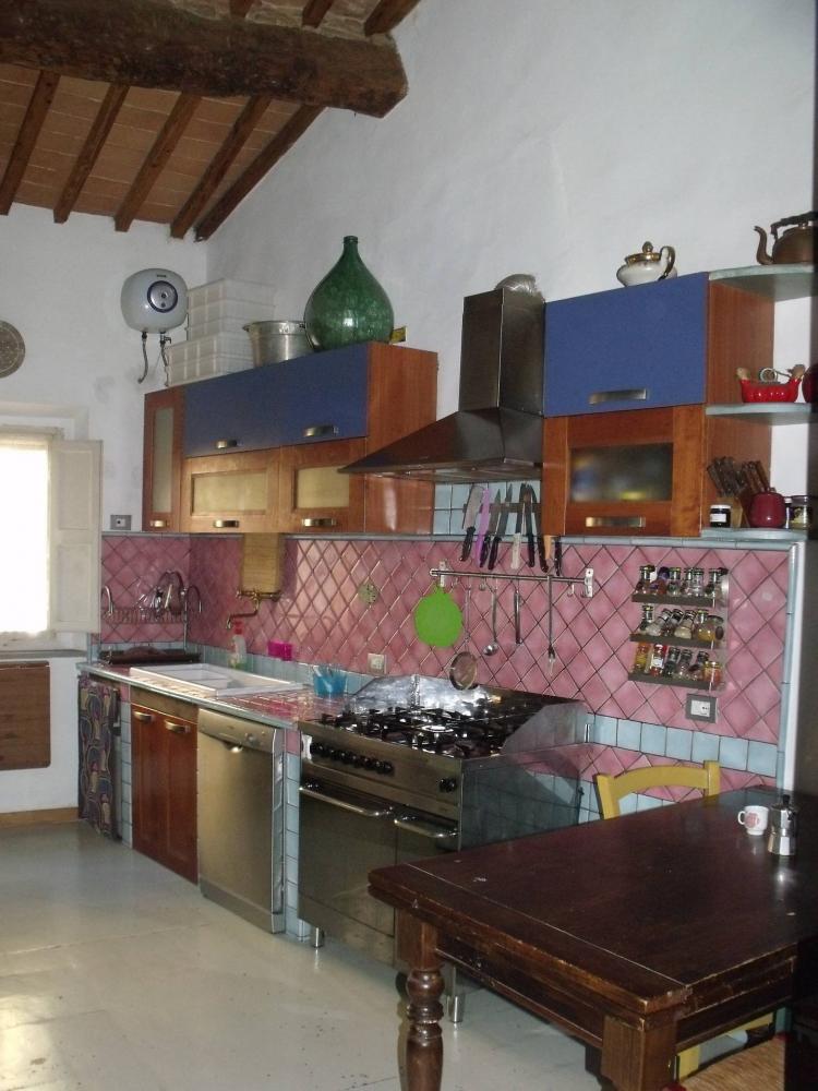casa indipendente in vendita a Casciana Terme Lari in zona Lari