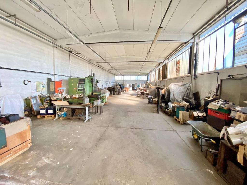 capannone in vendita a Casciana Terme Lari in zona Perignano