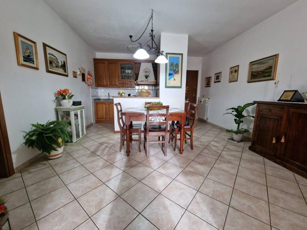 appartamento in vendita a Casciana Terme Lari in zona Perignano