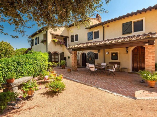 casa indipendente in vendita a Casciana Terme Lari in zona Lari