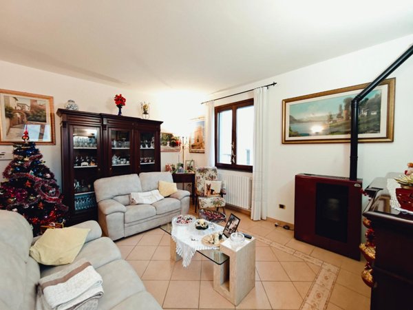 casa indipendente in vendita a Casciana Terme Lari in zona Casciana Terme
