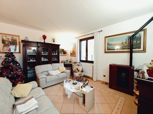 casa indipendente in vendita a Casciana Terme Lari in zona Perignano