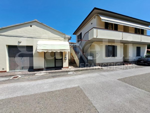 appartamento in vendita a Casciana Terme Lari in zona Perignano