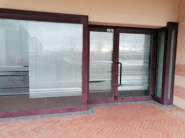 locale commerciale in vendita a Casciana Terme Lari in zona Perignano
