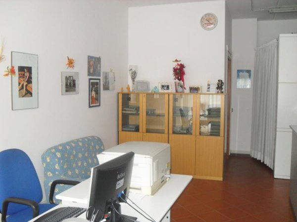 locale commerciale in vendita a Casciana Terme Lari in zona Perignano
