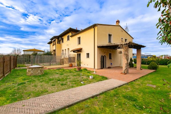 casa indipendente in vendita a Casciana Terme Lari in zona Perignano