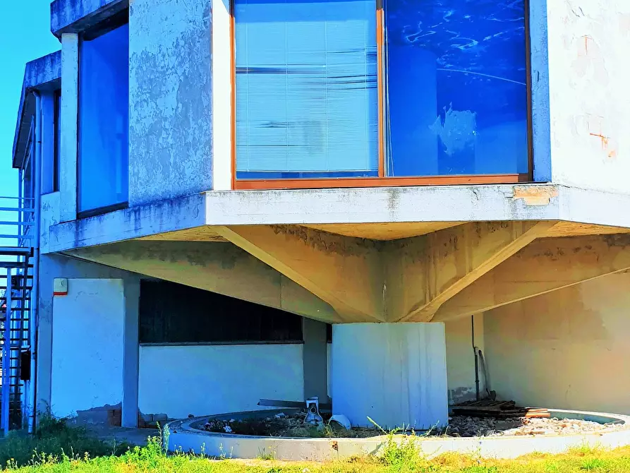 locale commerciale in vendita a Casciana Terme Lari in zona Perignano