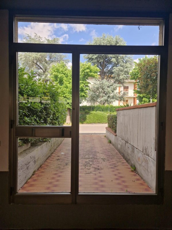 locale commerciale in vendita a Casciana Terme Lari in zona Perignano