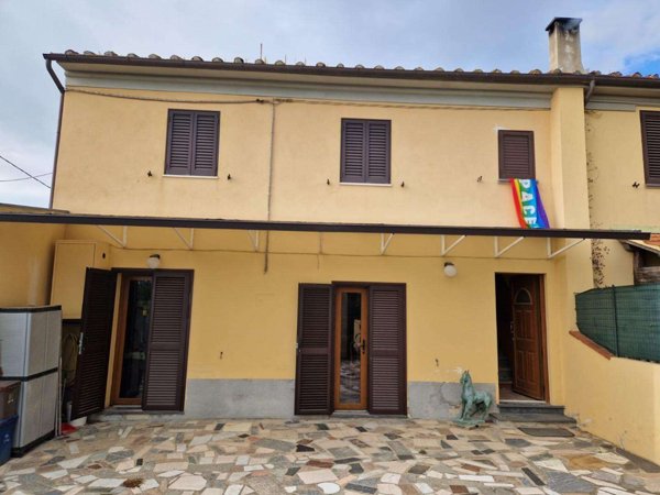 intera palazzina in vendita a Casciana Terme Lari in zona Spinelli